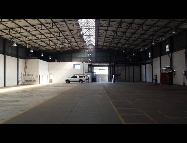 1,540M² FACTORY RENTED IN BELLVILLE CENTRAL